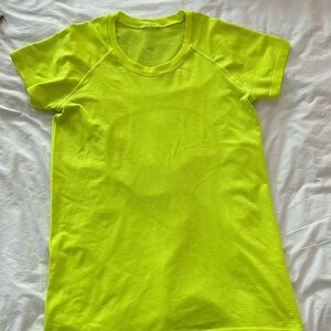 Lululemon Swiftly tech In neon yellow, size 8
